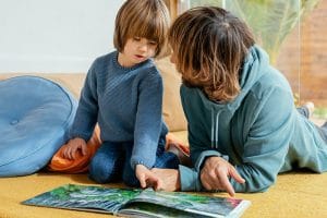 echange parent enfant - parler - discuter - développer le vocabulaire à 2 et 3 ans
